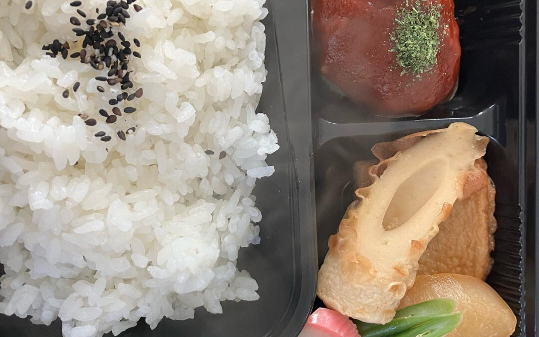 ✨ 今日のおすすめは「煮物盛り合わせ弁当」です！手作りの温か